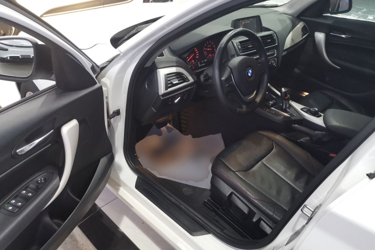 宝马1系(进口) 2015款 118i 领先型中控内饰20