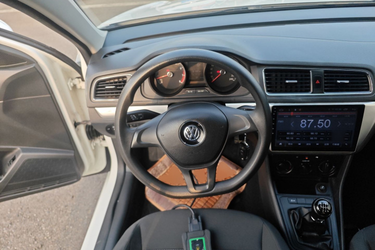 大众 朗逸 2017款 1.6L 手动风尚版中控内饰13