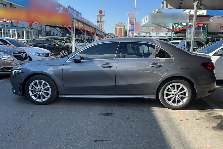 奔驰A级 2021款 A 200 L 运动轿车时尚型车身外观6005