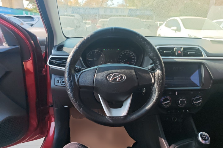 现代 瑞纳 2017款 1.4L 手动焕彩版 国V中控内饰13