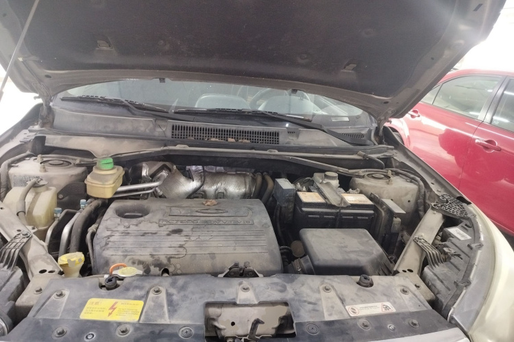 奇瑞 瑞虎3 2015款 1.6L CVT智尚纪念版机舱底盘24