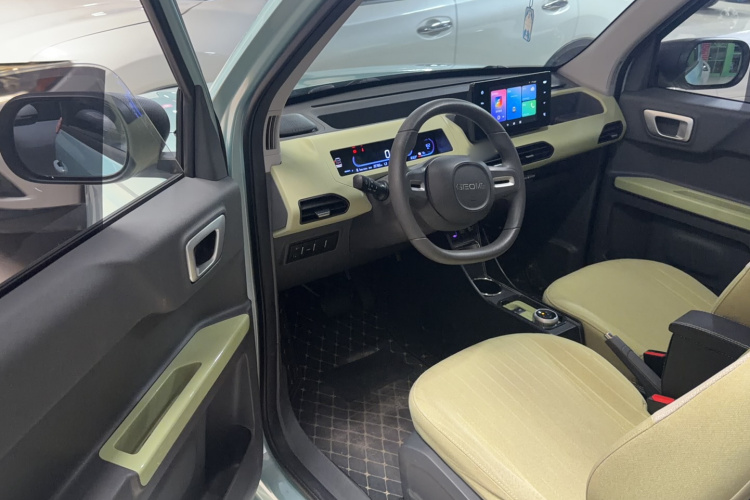 吉利银河 2023款 熊猫mini 200km 耐力熊中控内饰7001