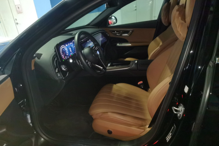 奔驰E级新能源 2024款 E 350 e L 插电式混合动力轿车局部细节19