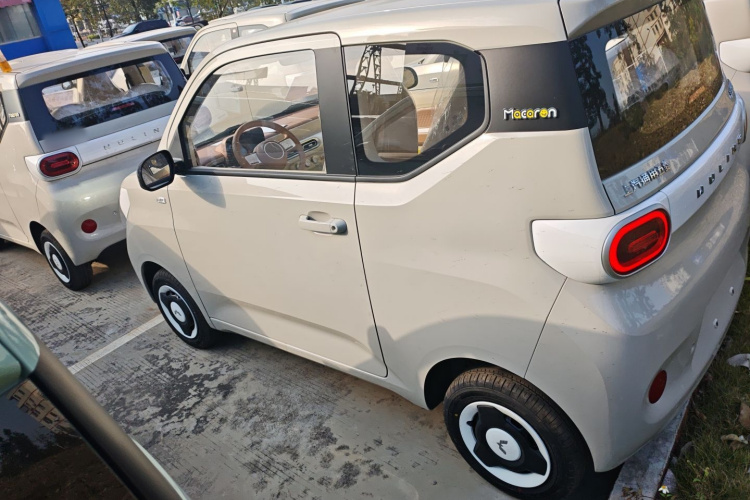 五菱汽车 宏光MINIEV 2024款 第三代 215km 青春版车身外观4