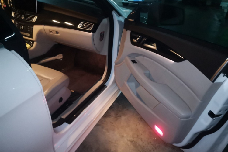 奔驰CLS 2017款 CLS 260逸彩版局部细节9005