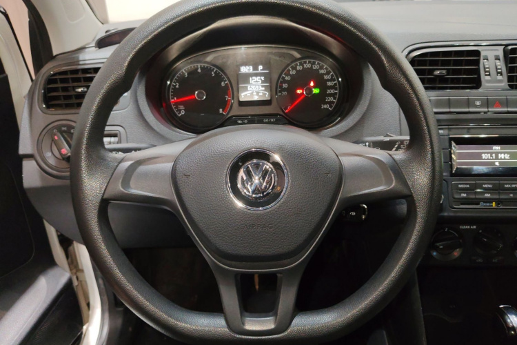 大众 Polo 2016款 1.4L 自动风尚型中控内饰13