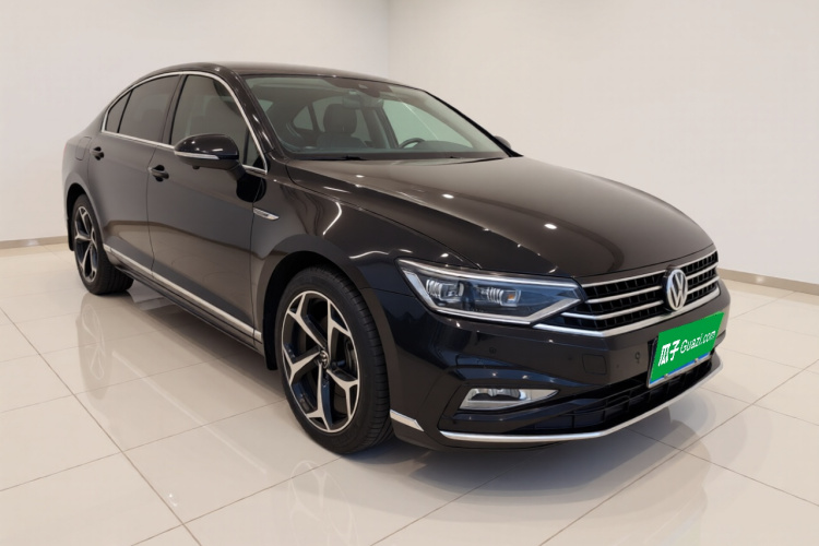 大众 迈腾 2024款 200万辆众享款 330TSI DSG豪华型车身外观3