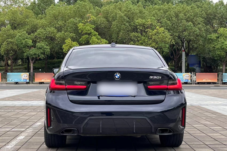 宝马3系 2023款 330i M运动曜夜套装车身外观6004