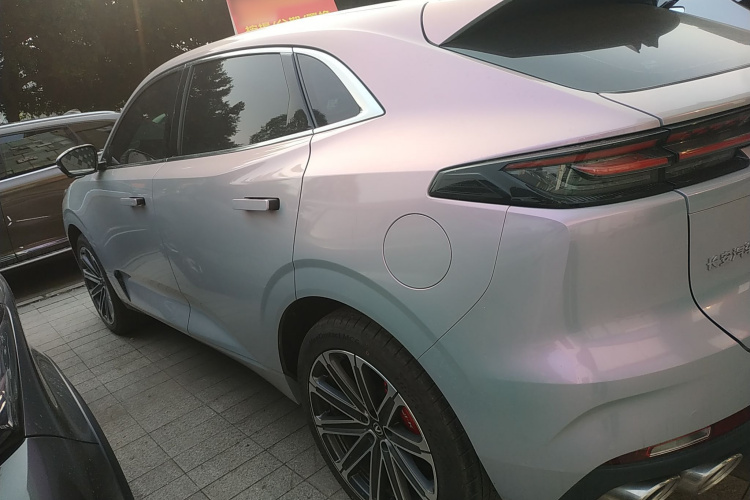 长安UNI-K 2024款 2.0T 两驱全球行版车身外观4