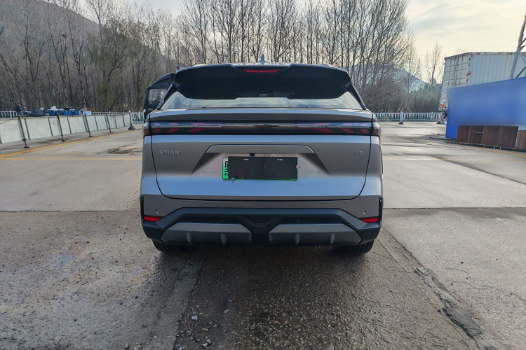 吉利银河 银河L7 2024款 1.5T 115km MAX  龙腾版车身外观6004