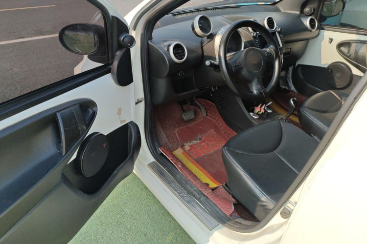 比亚迪F0 2015款 1.0L AMT 铉酷型中控内饰20