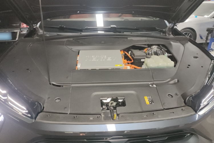 蔚来EC6 2020款 440KM 性能版机舱底盘24