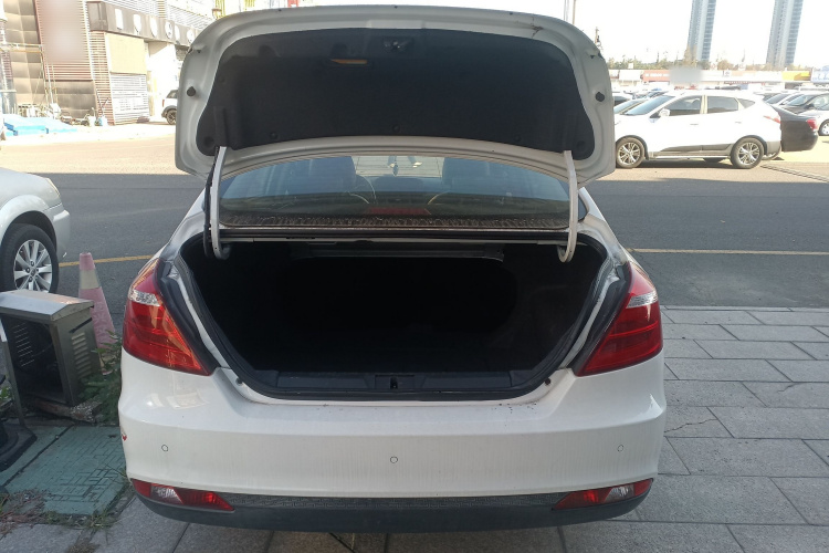 吉利汽车 帝豪 2017款 三厢百万款 1.5L 手动向上版机舱底盘23