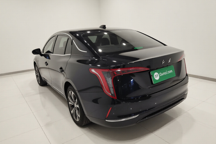 红旗E-QM5 2023款 改款 基础出行版车身外观5