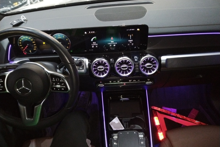 奔驰GLB 2021款 GLB 200 时尚型中控内饰12