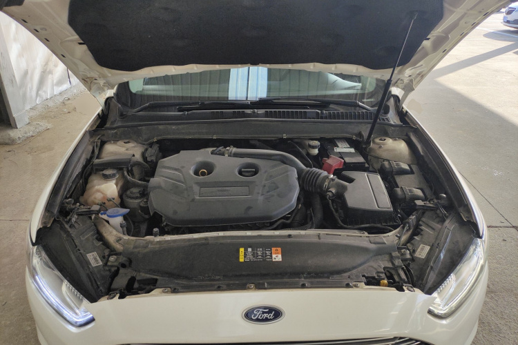 福特 蒙迪欧 2013款 2.0L GTDi240豪华运动型机舱底盘24