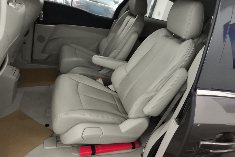 别克GL8 2022款 陆上公务舱 652T 舒适型中控内饰21