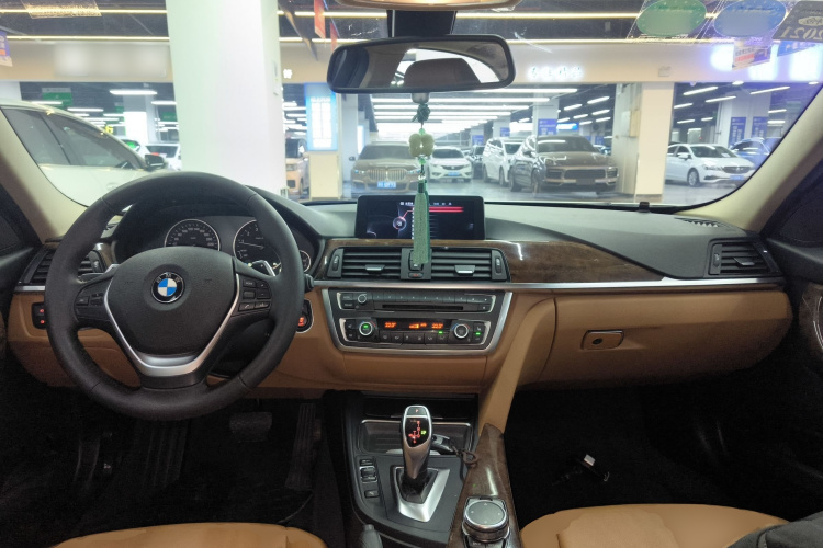 宝马3系 2015款 320Li 豪华设计套装中控内饰12