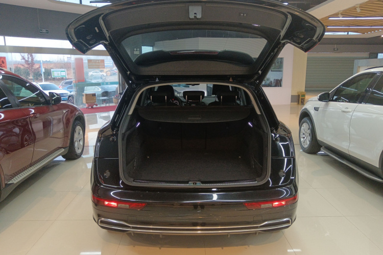 奥迪Q5L 2020款 改款 40 TFSI 荣享时尚型机舱底盘23