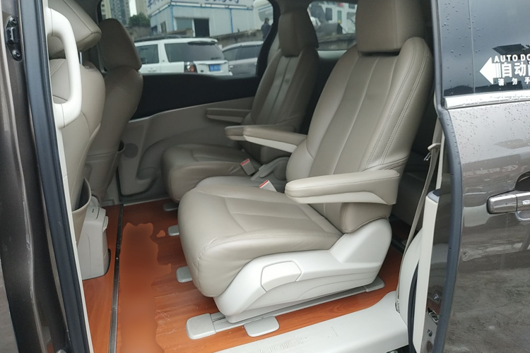 别克GL8 2023款 陆上公务舱 智享型中控内饰21