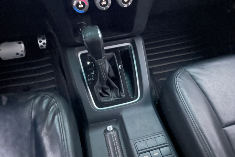 北京越野 北京BJ40 2016款 40L 2.3T 自动两驱豪华版局部细节18