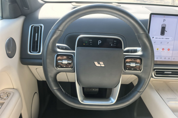 理想汽车 理想L8 2024款 Ultra中控内饰7005