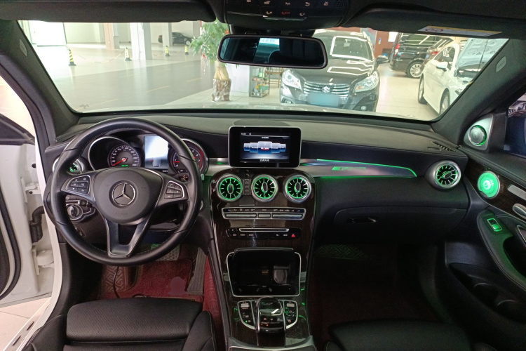 奔驰GLC 2019款 改款 GLC 260 L 4MATIC 豪华型中控内饰7002