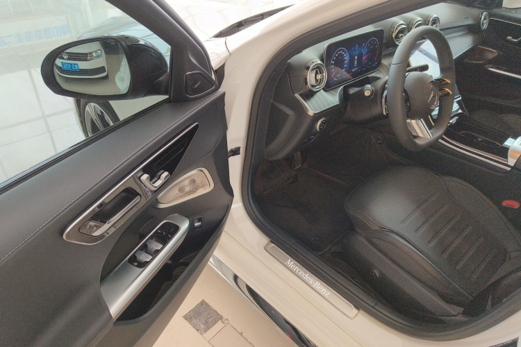 奔驰C级 2022款 改款 C 260 L 皓夜运动版中控内饰7003