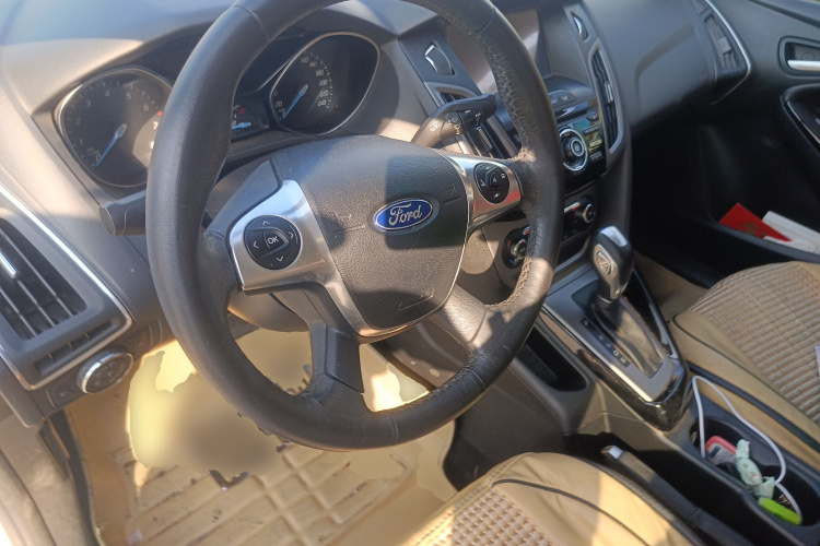 福特 福克斯 2012款 三厢 1.6L 自动风尚型中控内饰13