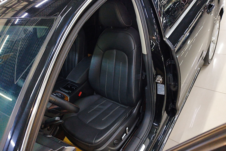 奥迪A6L 2018款 30周年年型 TFSI 进取型中控内饰19