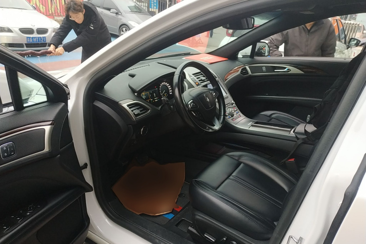 林肯MKZ 2020款 2.0T 尊享版中控内饰20