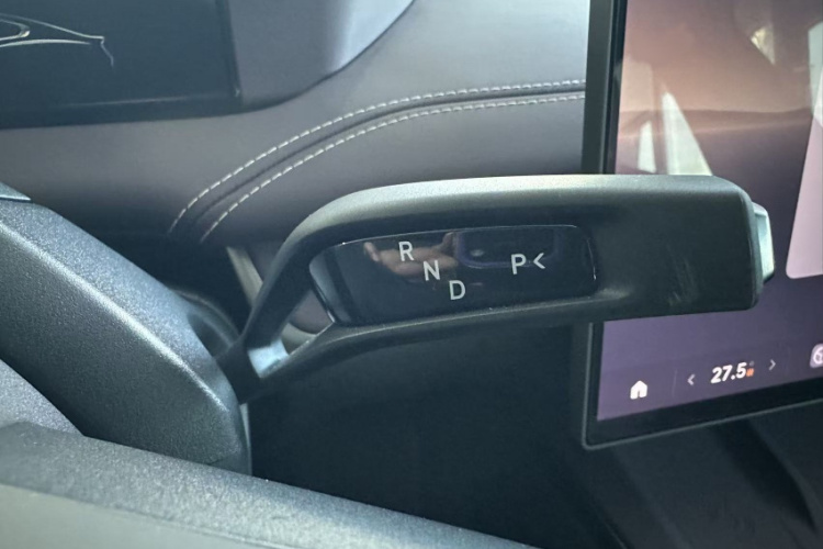 小米汽车 小米SU7 2024款 后驱长续航智驾版局部细节9004