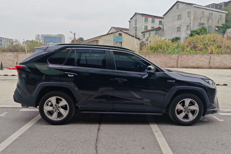 丰田 RAV4荣放 2020款 双擎  2.5L E-CVT两驱精英版车身外观6002