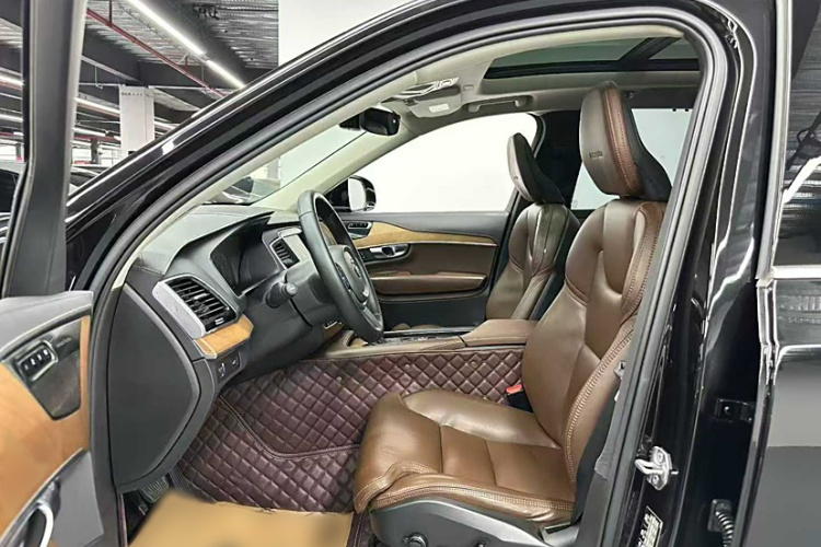 沃尔沃XC90 2019款 T6 智雅版 7座 国V中控内饰7001