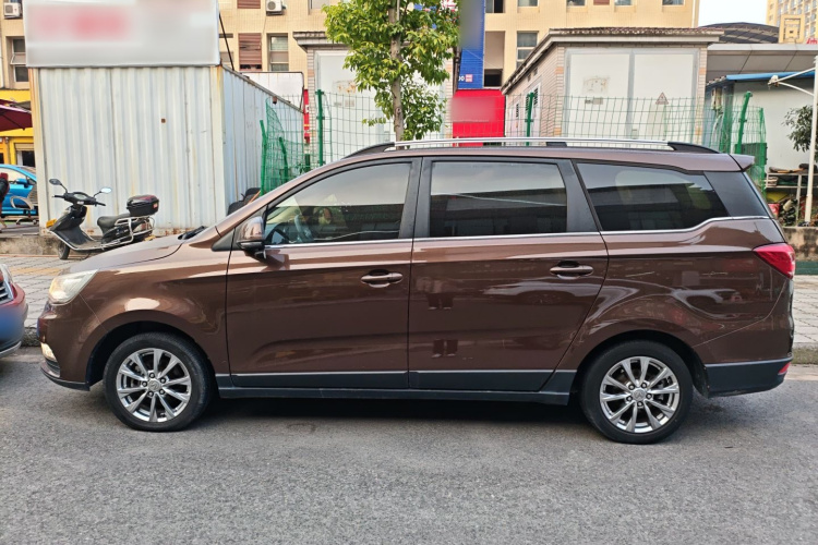 北汽威旺M50F 2017款 1.5L 舒适型车身外观4