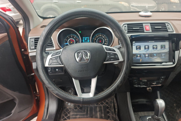 北汽威旺S50 2016款 1.5T CVT欢动尊贵型中控内饰13