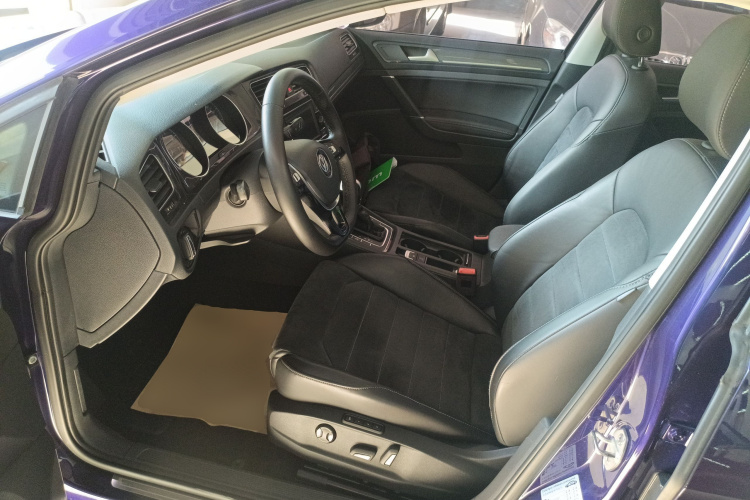 大众 高尔夫 2018款  230TSI 自动豪华型局部细节19