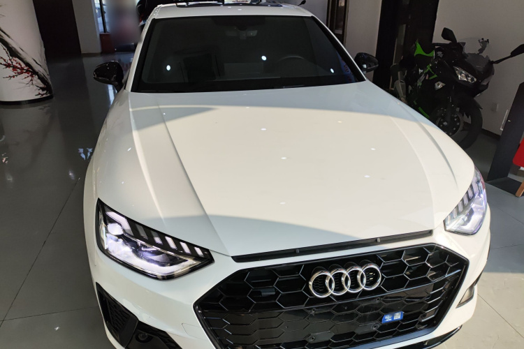 奥迪A4L 2024款 40 TFSI 豪华动感型车身外观2