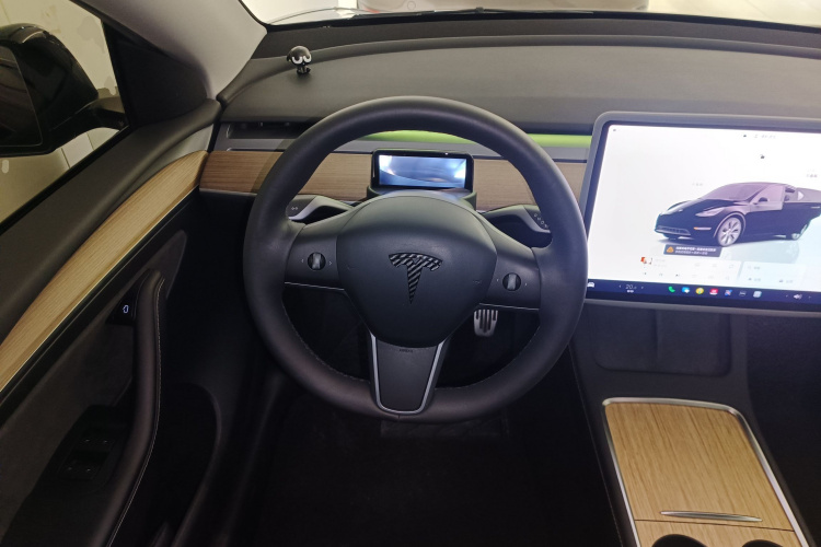 特斯拉 Model Y 2022款 后轮驱动版中控内饰13