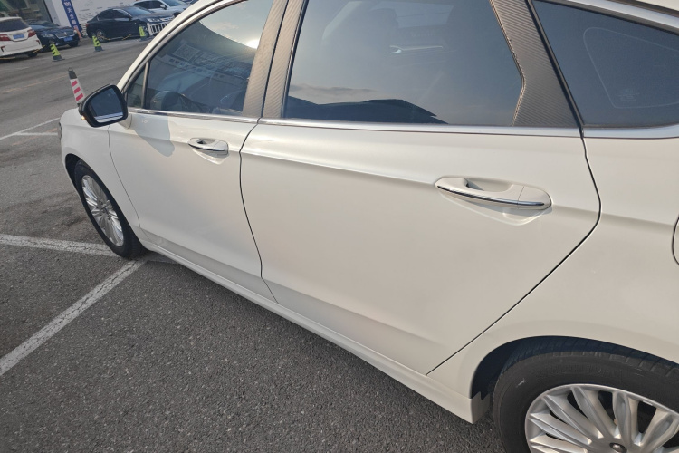 福特 蒙迪欧 2013款 2.0L GTDi200时尚型车身外观4