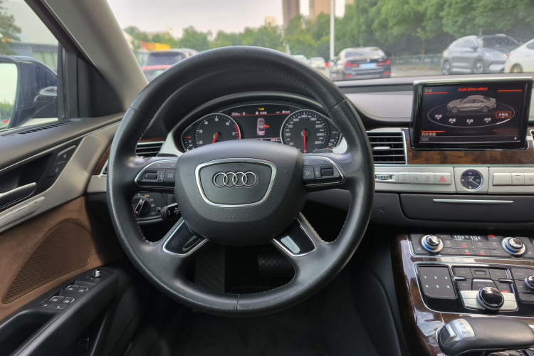 奥迪A8 2013款 A8L 45 TFSI quattro舒适型局部细节13