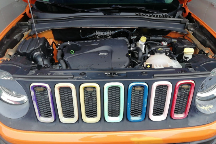 Jeep 自由侠 2018款 互联大屏版 180T 自动高能版局部细节24