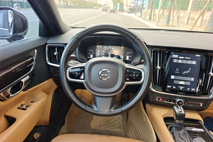 沃尔沃S90 2018款 T4 智远版中控内饰13