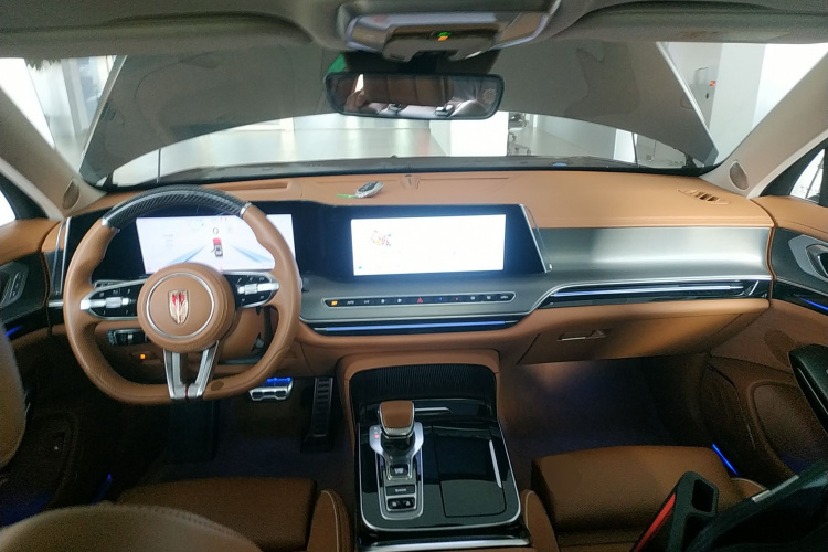 红旗H9 2024款 2.0T 旗畅 私享风尚版中控内饰12