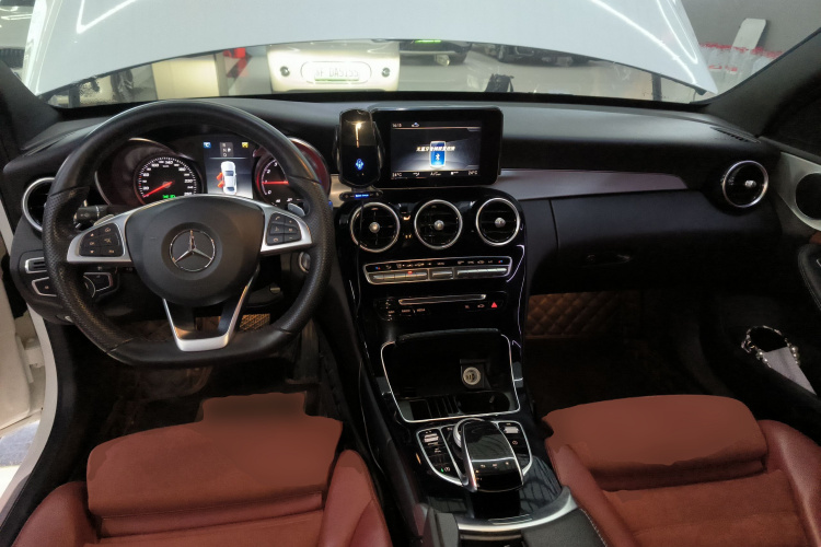 奔驰C级 2018款 C 200 运动版中控内饰12