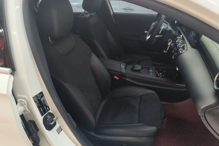 奔驰A级 2019款 A 180 L 运动轿车局部细节41