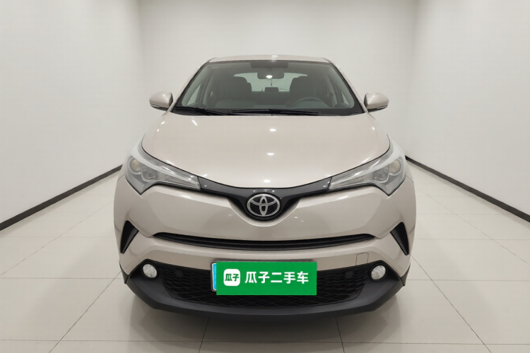 丰田C-HR 2018款 2.0L 领先天窗版 国VI车身外观2