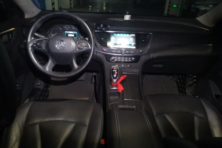 别克 君越 2018款 20T 精英型中控内饰12