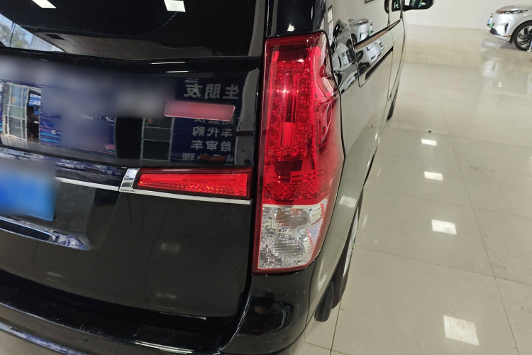 东风风行 菱智PLUS 2022款 旅行版 2.0L 手动舒适型 7座车身外观6006