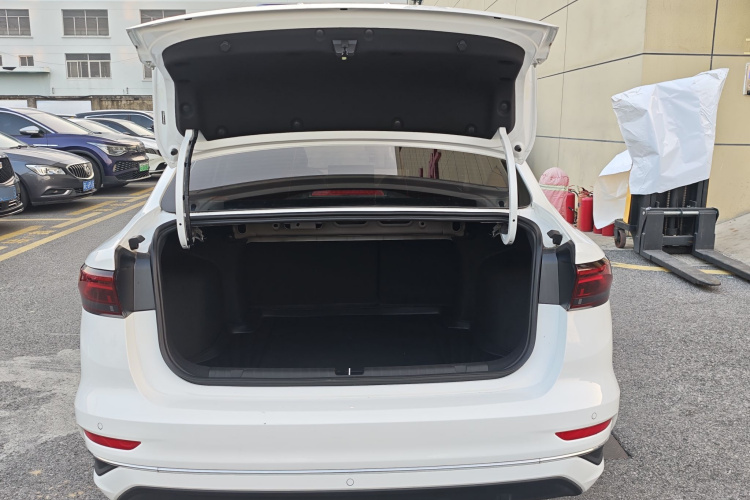 吉利汽车 帝豪 2025款 第4代 1.5L CVT旗舰型局部细节23